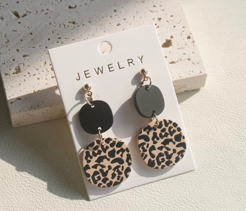 Drop earring - black and tan