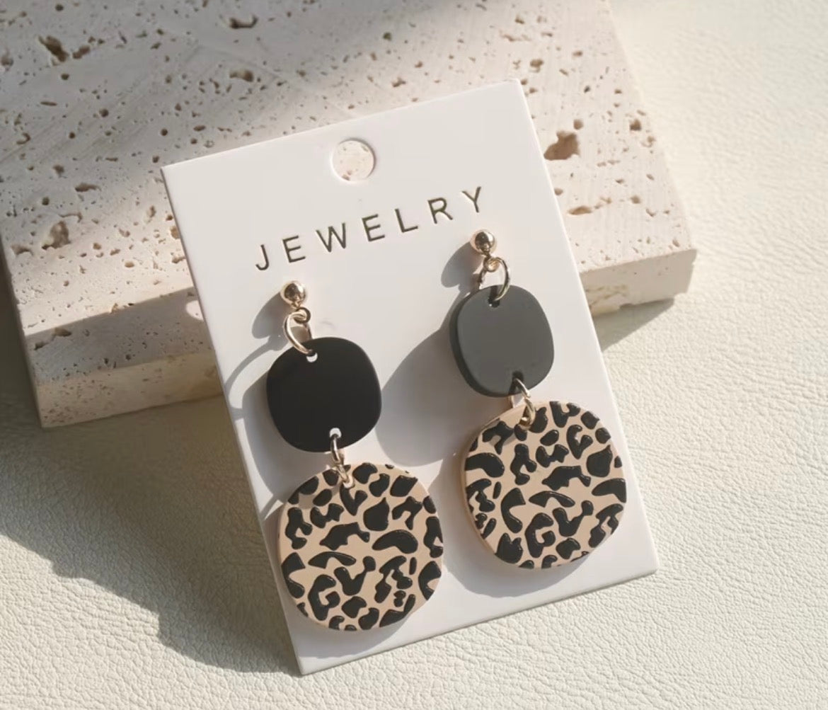 Drop earring - black and tan