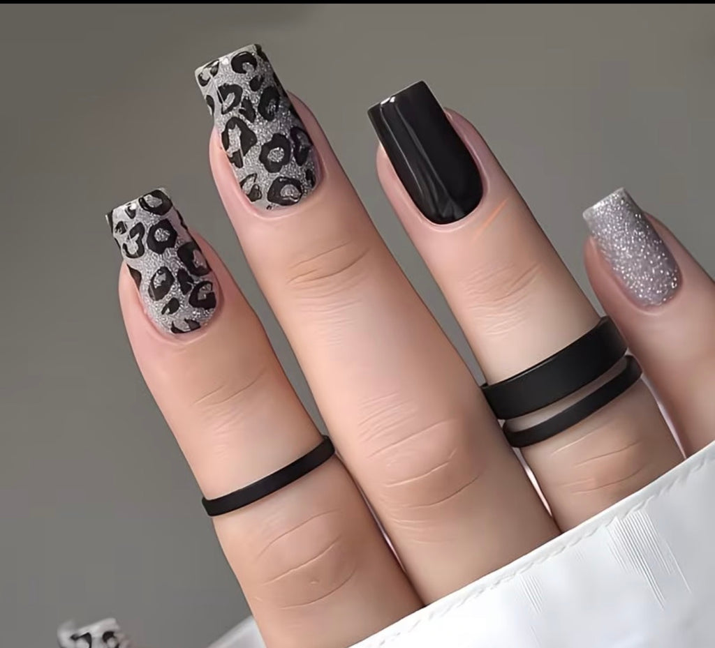 Press-on nails black & silver