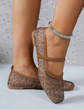 Square toed mesh shoe