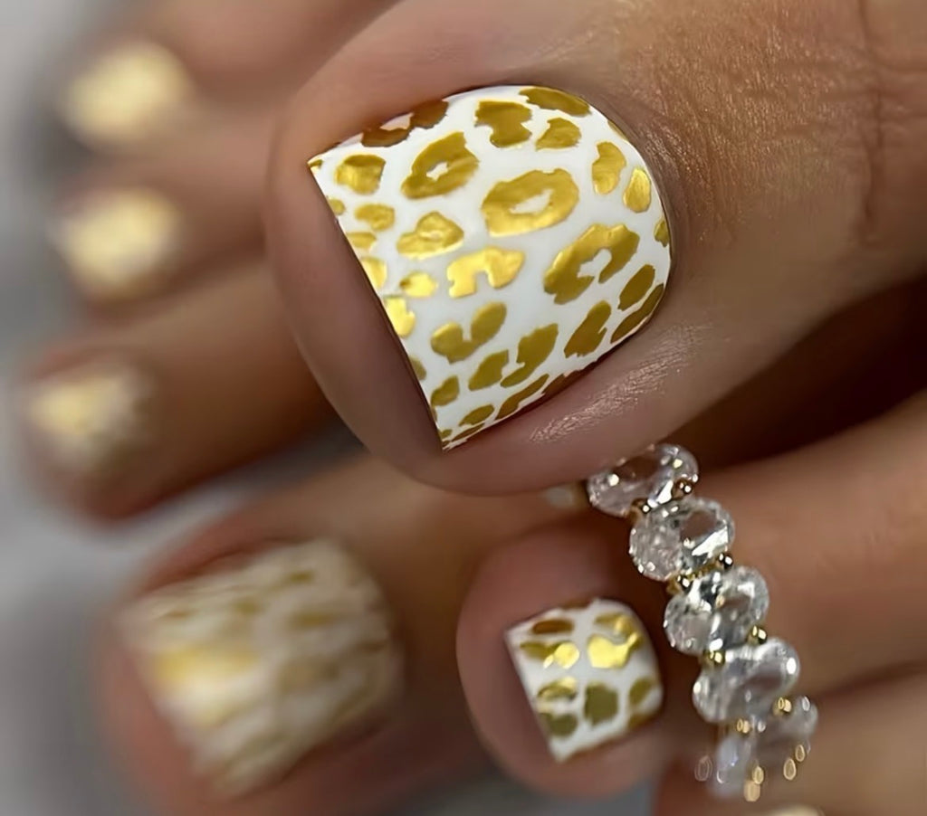 Nails - gold & white toes