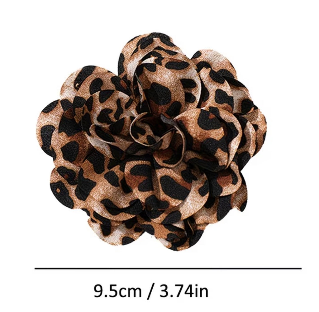 Multilayered brooch