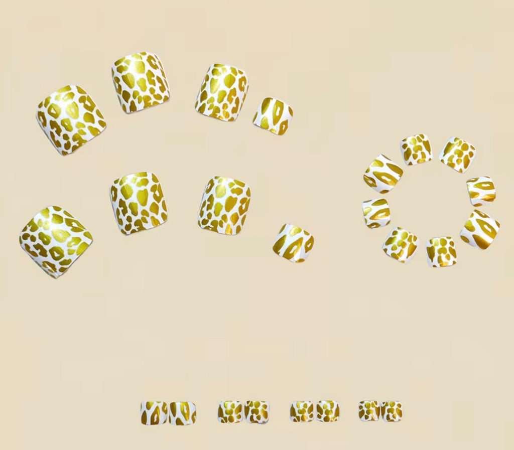 Nails - gold & white toes
