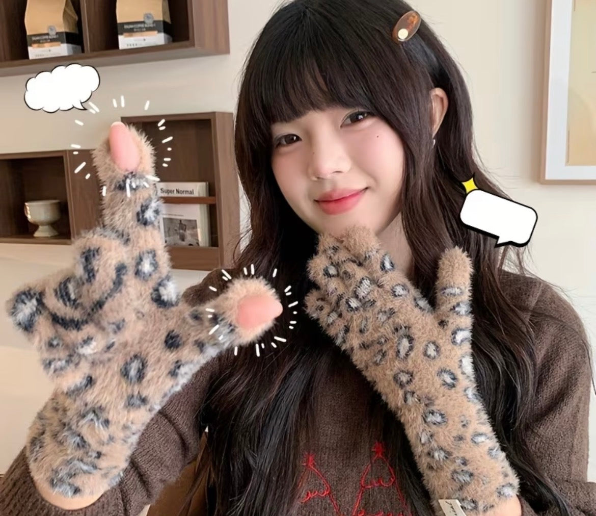 Winter gloves - fluffy brown