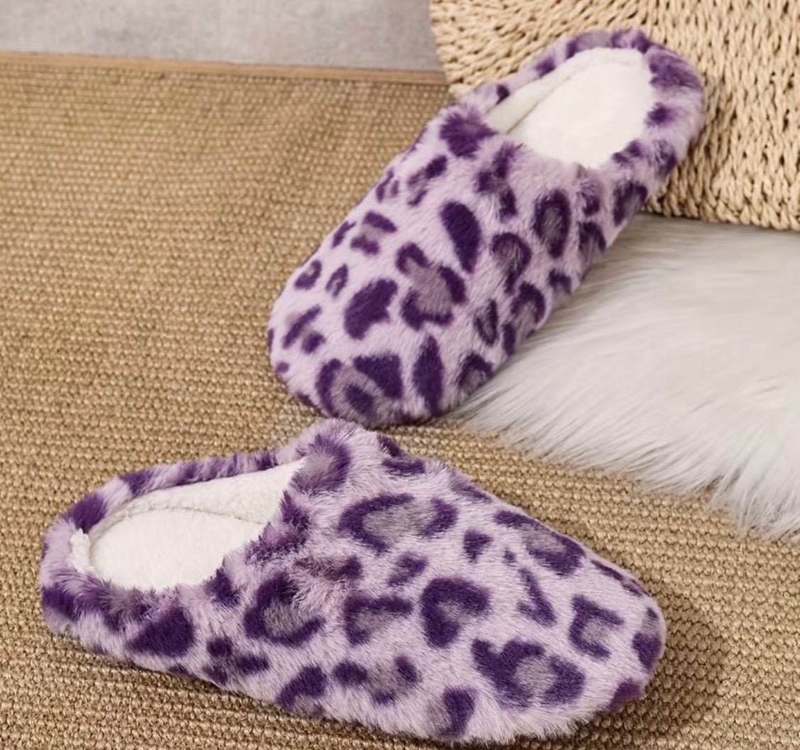 Slippers - plush closed toe