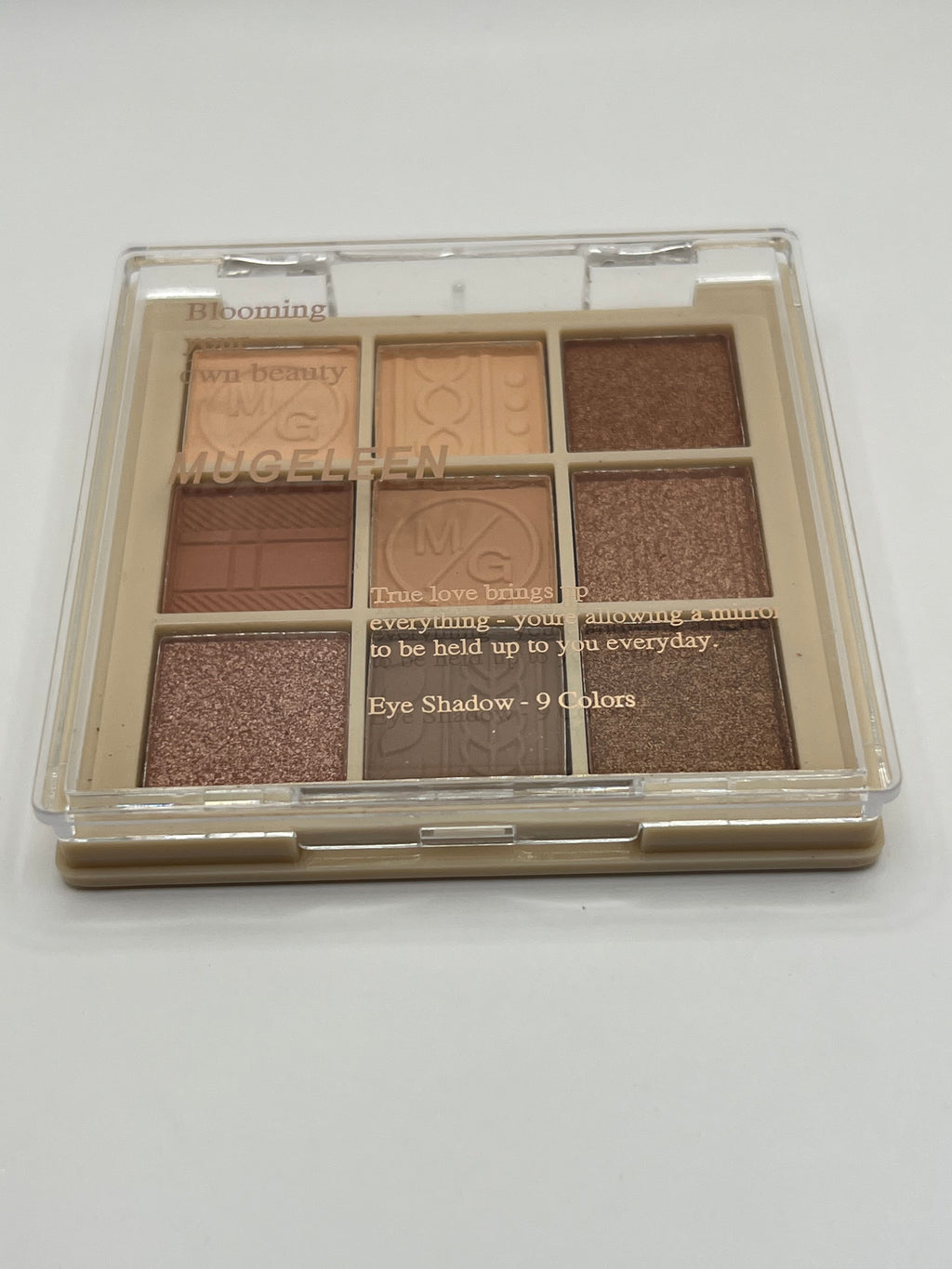 Eyeshadow make-up palette