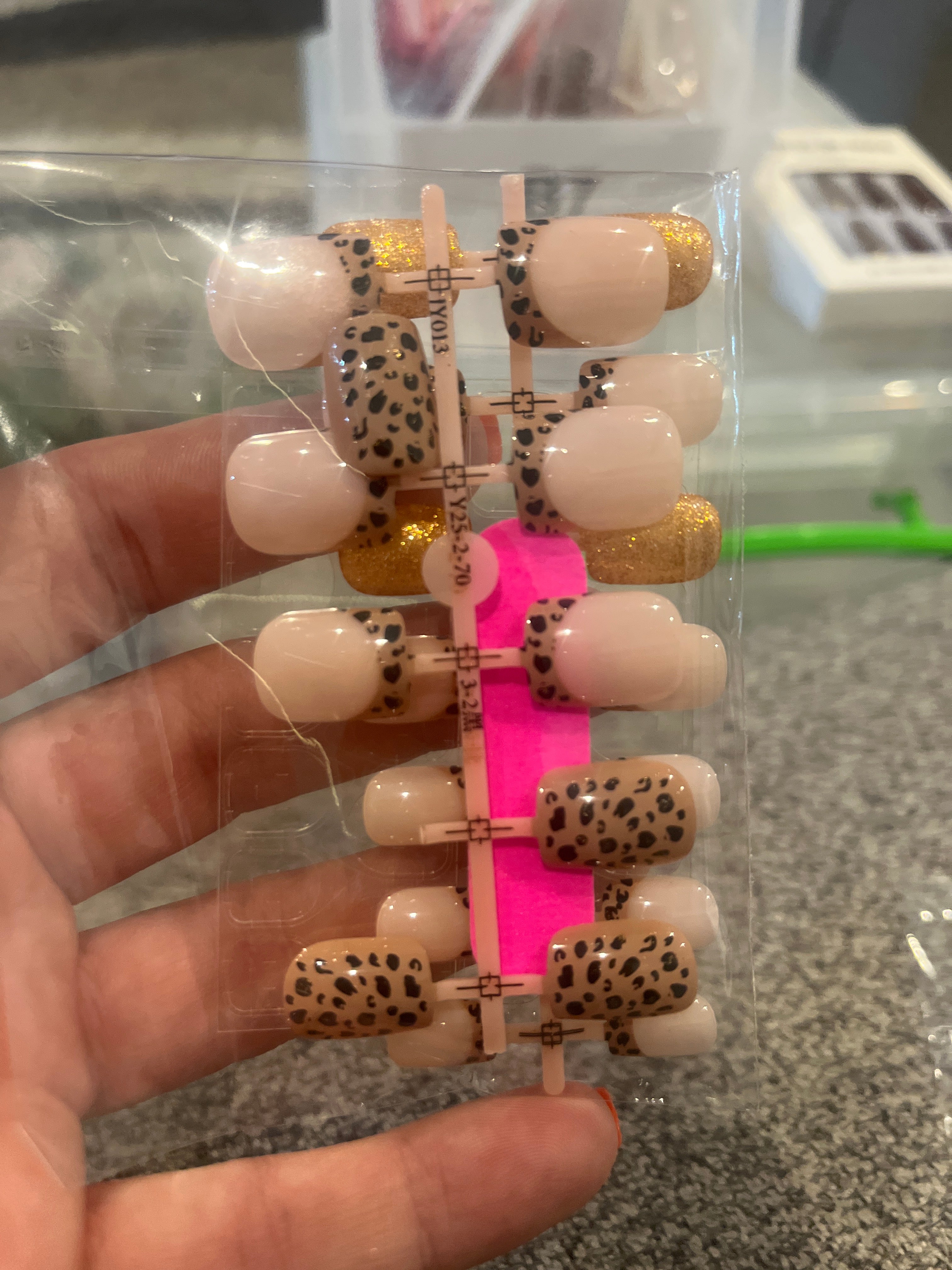 Glitter & Leopard print nails - stick on