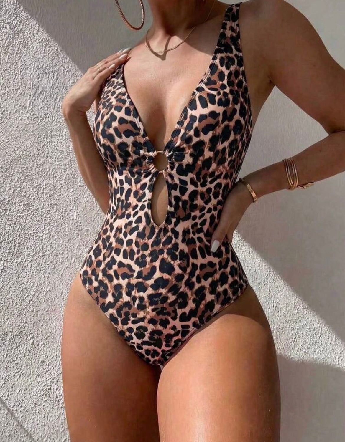 Swimsuit - one-piece twist back