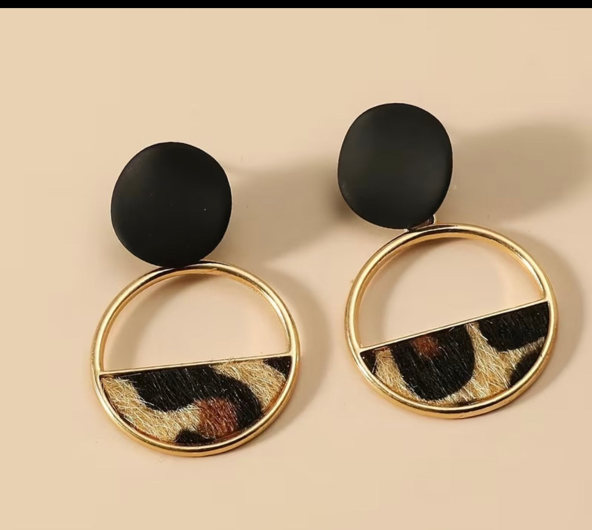 Drop Earrings - rounds black