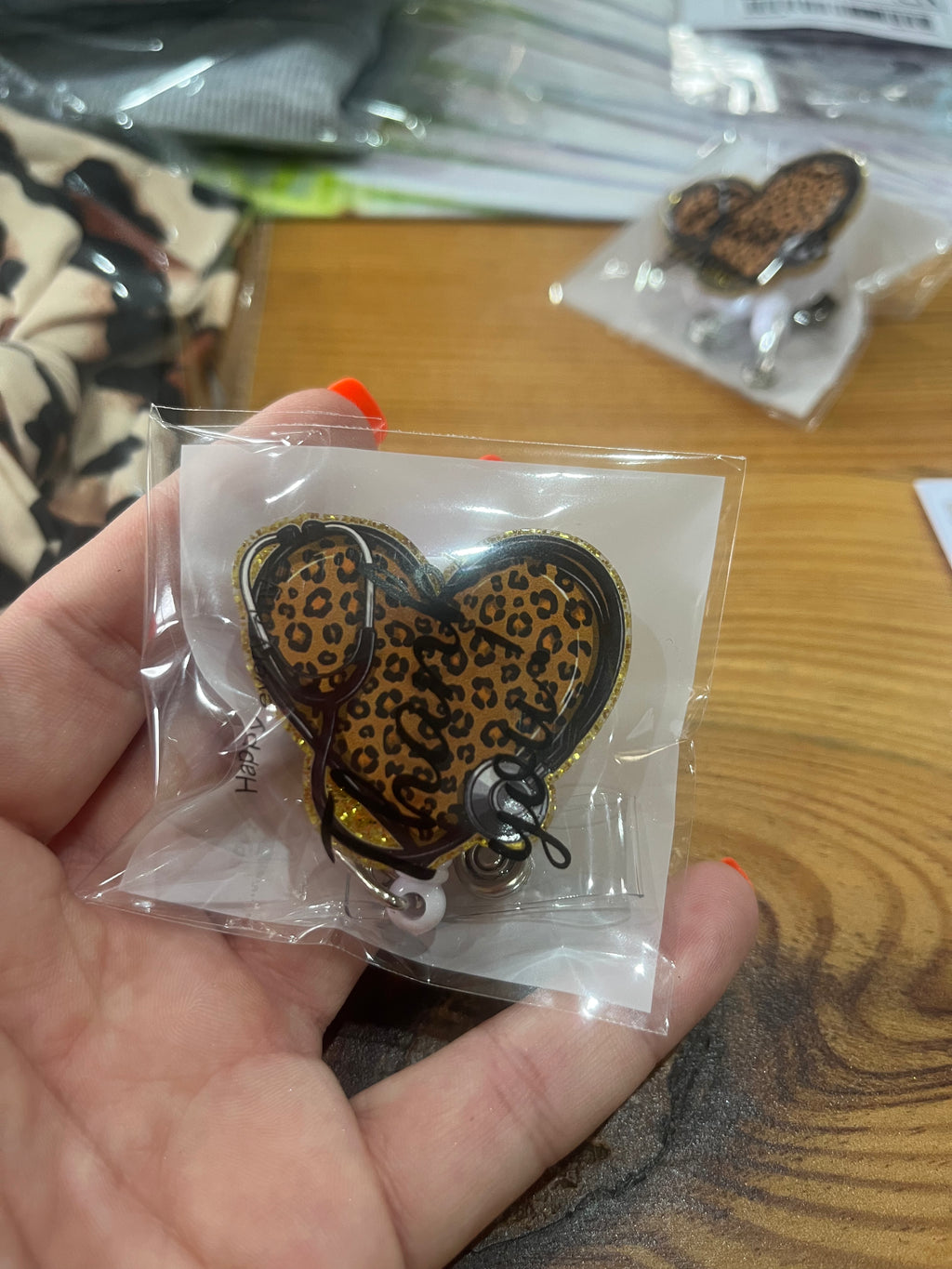 Retractable badge/tag holder