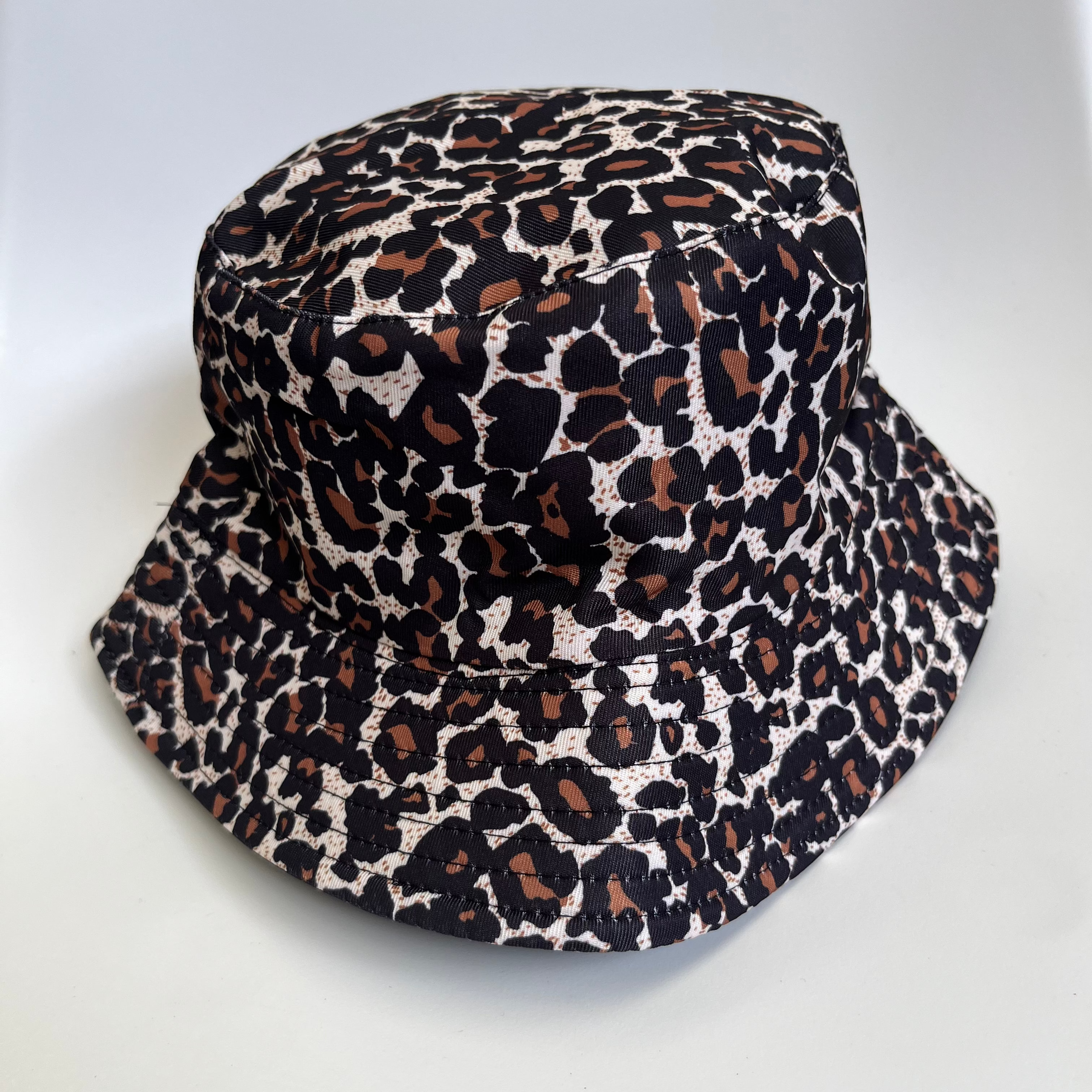 Reversible bucket hat