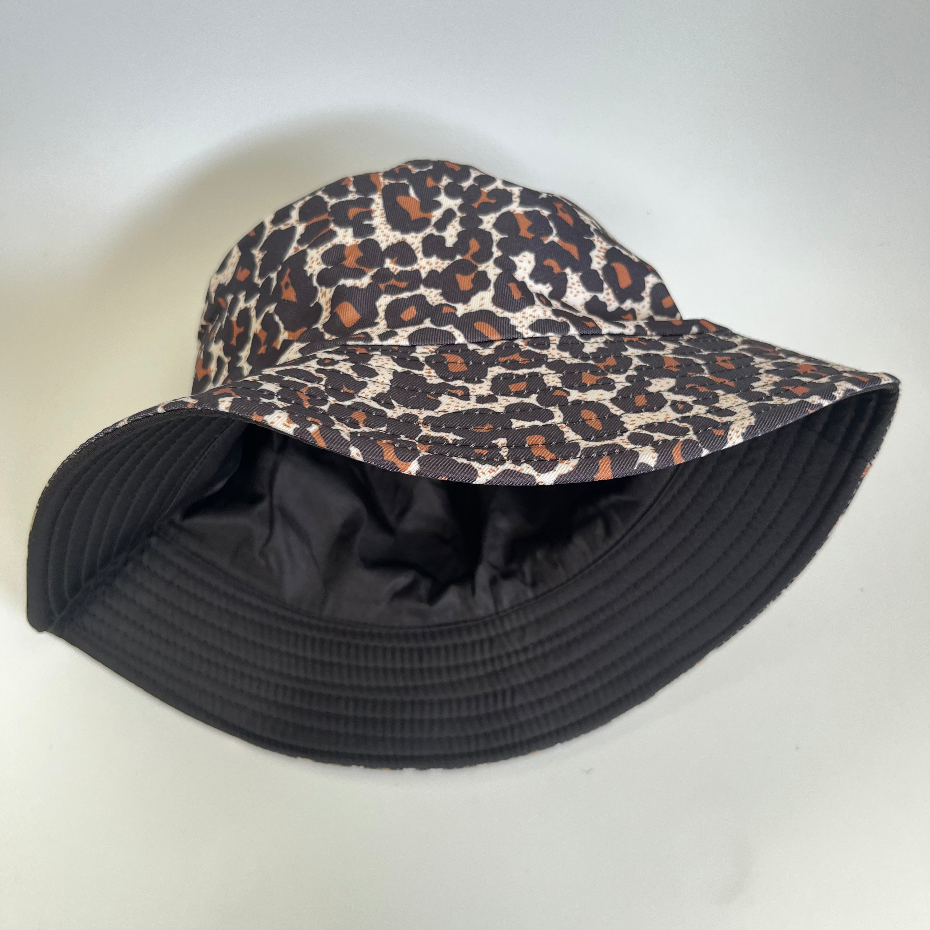 Reversible bucket hat