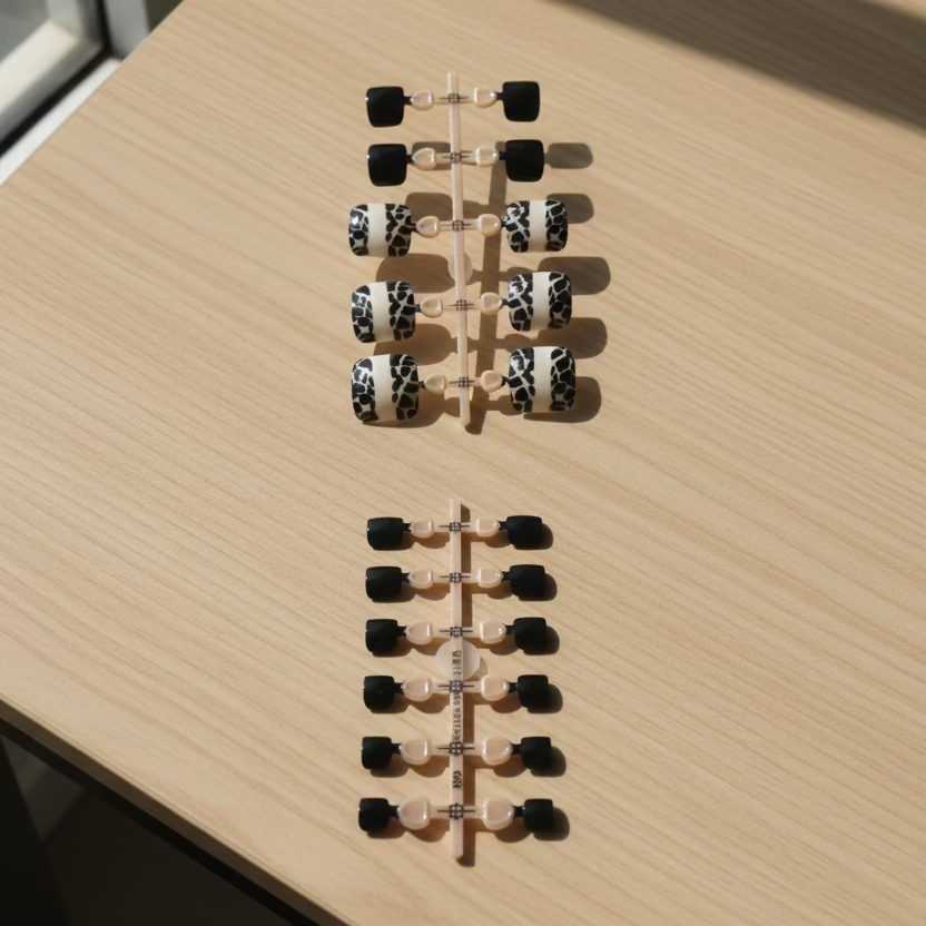 Press on toe nails - stripe