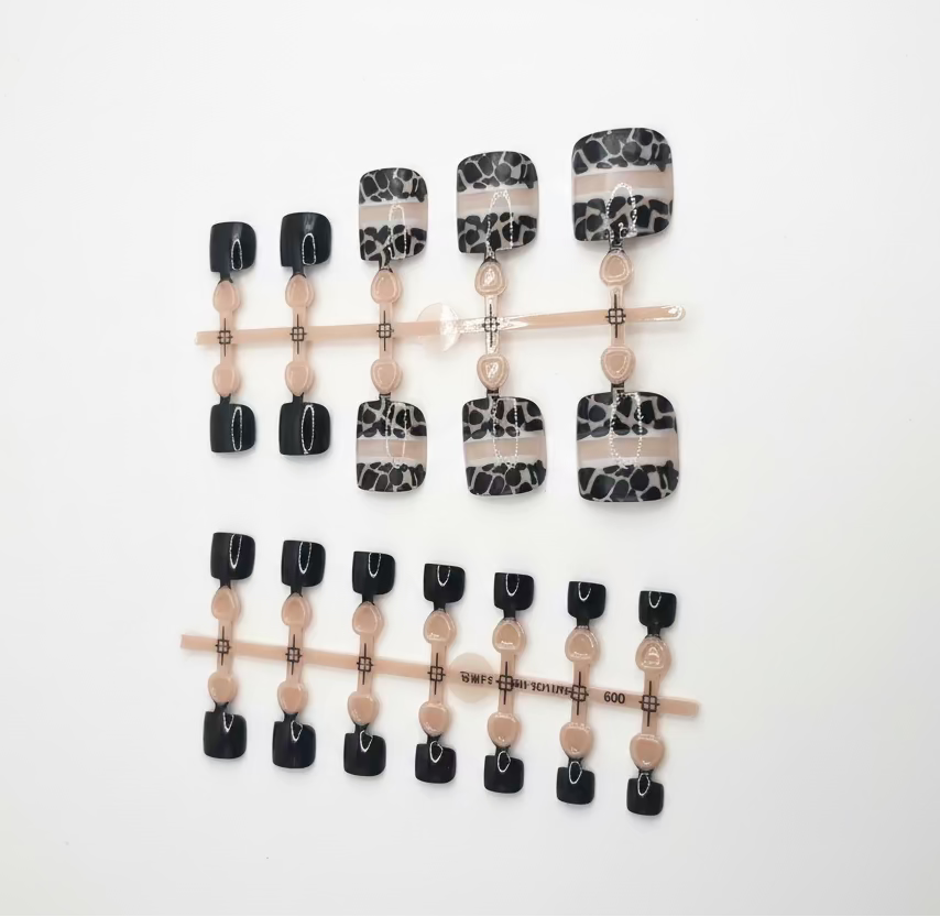 Press on toe nails - stripe