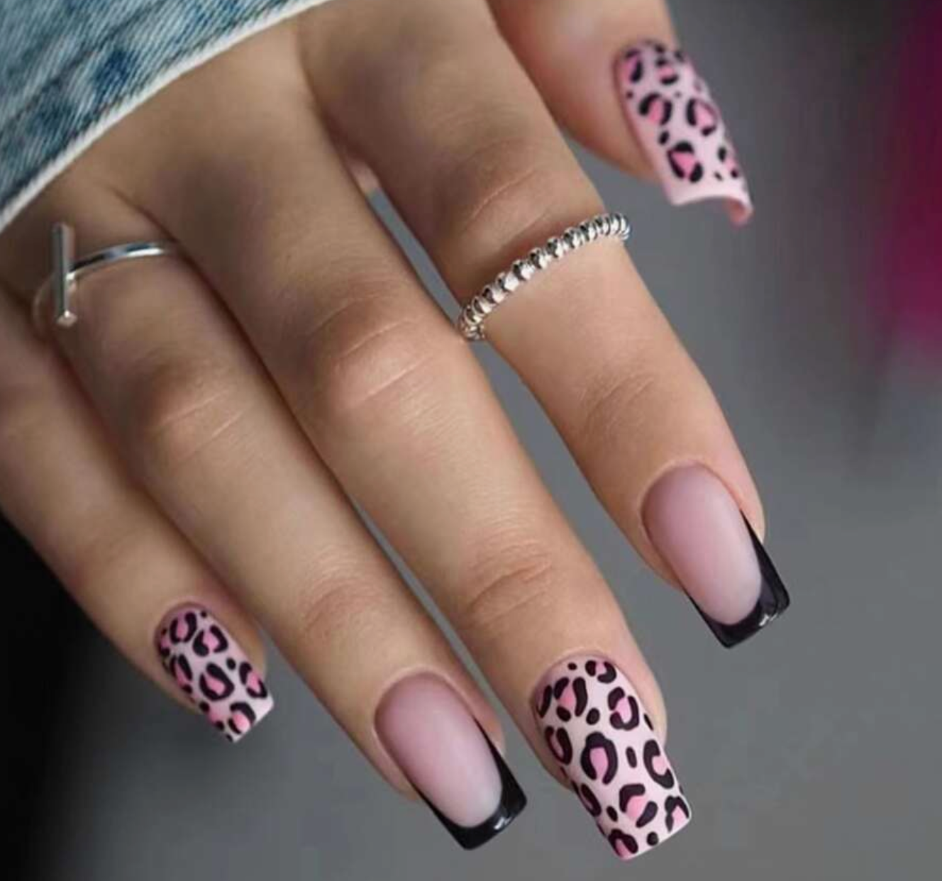 Press on nails - with pink & black french